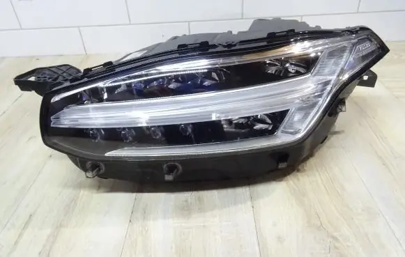 Volvo XC90 Headlight/headlamp 31468918
