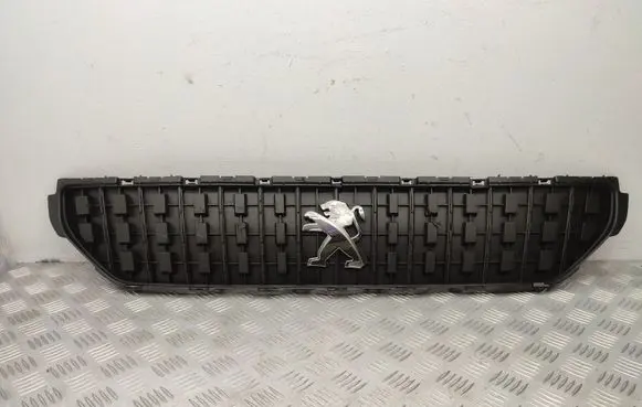 Peugeot Traveller Front bumper upper radiator grill 9811710477