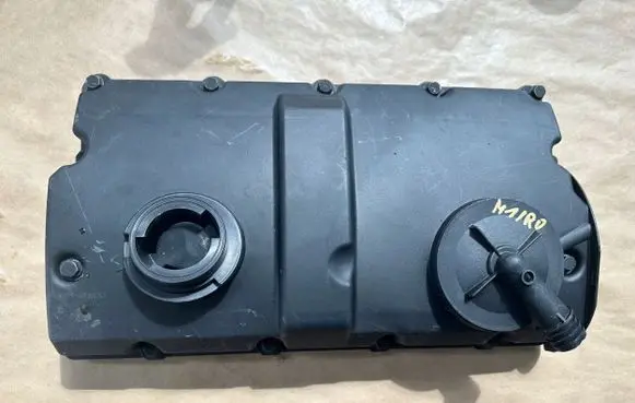 Volkswagen Golf IV Rocker cam cover 