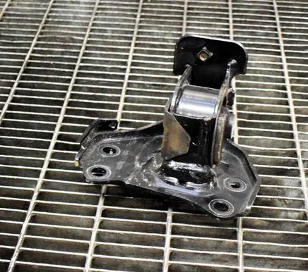 Lexus NX Engine mount bracket