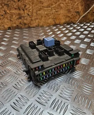 Peugeot 607 Fuse module 9641958680