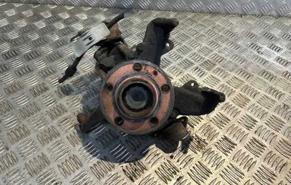 Volkswagen Polo IV 9N3 Front wheel hub