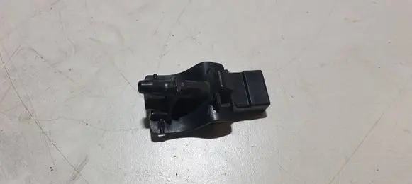 Toyota RAV 4 (XA40) Windshield washer spray nozzle 41AR