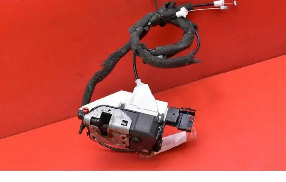Citroen Berlingo Rear door lock 828421