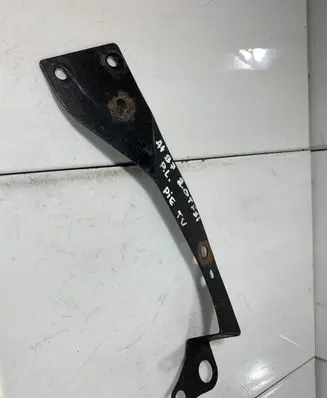 Audi A4 S4 B7 8E 8H Radiator mount bracket 8E0805538A