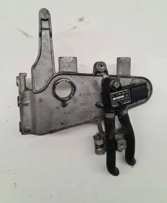 Mercedes-Benz E W212 Engine mounting bracket A6510902241 A6429050200