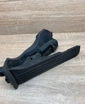 Audi A3 S3 8P Accelerator throttle pedal 1K1723503L WITHPLUG