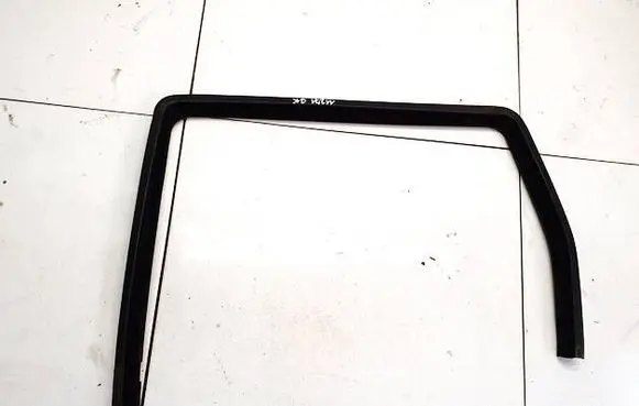 Jeep Grand Cherokee (WK) Rubber seal rear door 