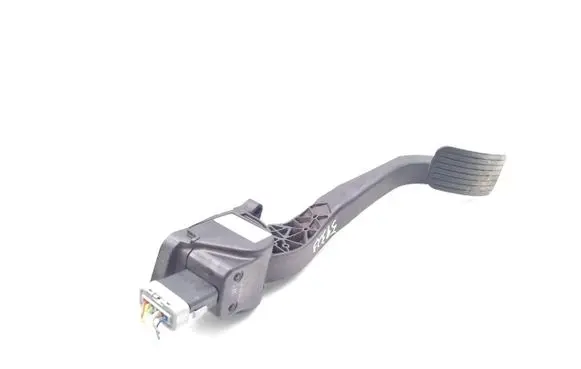 Accelerator throttle pedal