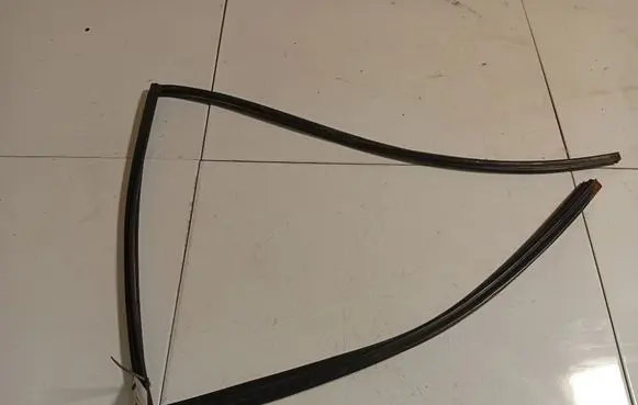 Nissan Tiida C11 Rubber seal rear door 