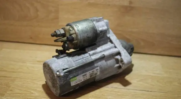 BMW 5 E60 E61 Starter motor 7787354