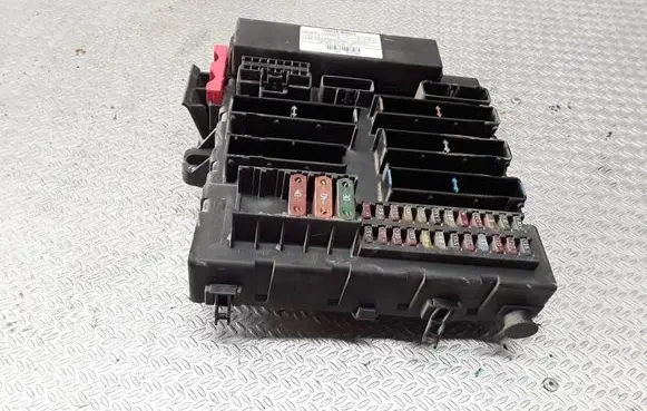 Opel Vectra C Fuse module 13125485 519029102 00101969
