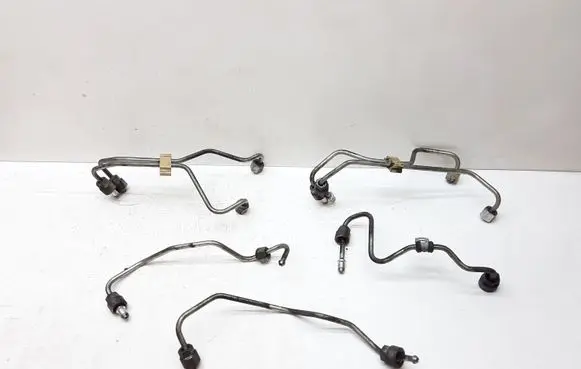 Volvo XC60 Fuel injector supply line/pipe 