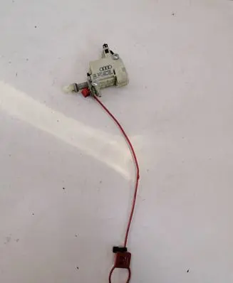 Audi A8 S8 D3 4E Fuel tank cap lock 3B0959782A 4E0862150