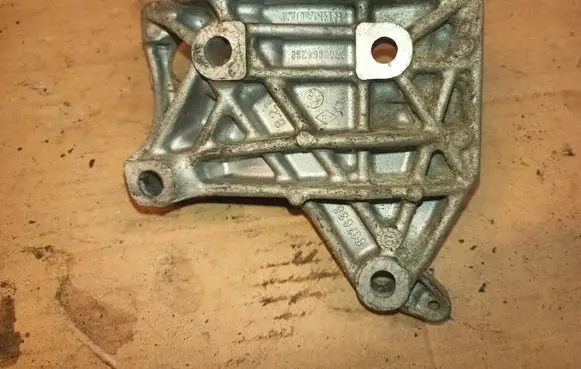 Renault Twingo II Generator/alternator bracket 7700864288