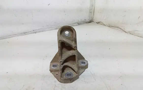 Jaguar XF X250 Engine mounting bracket 5R836061BA