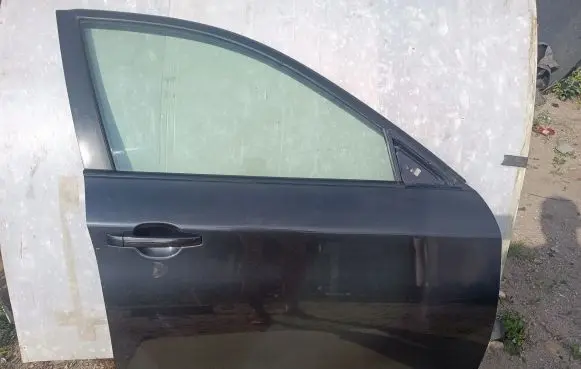 Subaru Impreza III Front door
