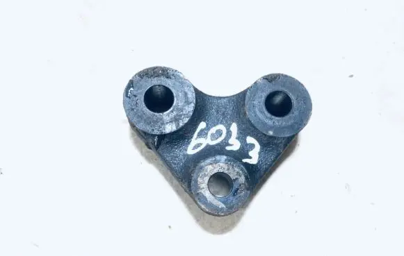 Mazda 6 Engine mounting bracket h08c