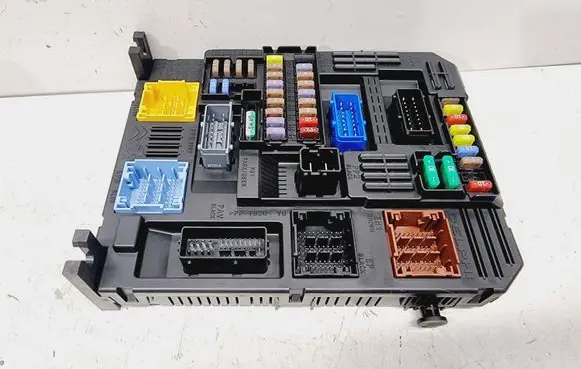 Citroen DS7 Crossback Fuse module 1631894180 9822746280