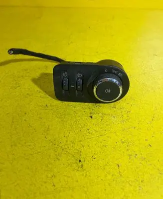 Opel Meriva B Tailgate/trunk/boot open switch 