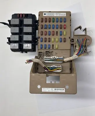 Subaru Legacy Fuse module 82201AG041 801165