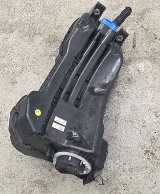 Audi Q7 4M AdBlue liquid reservoir 4M0131878