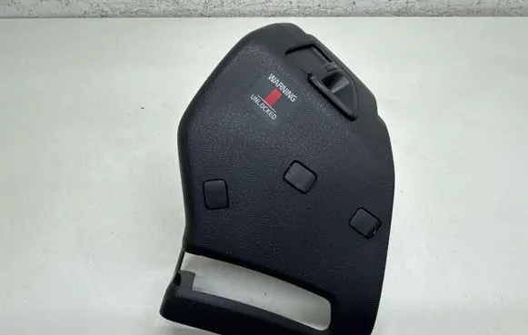 Volvo XC70 Seat belt trim