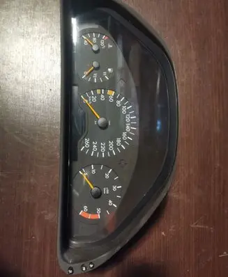 Mercedes-Benz E W210 Speedometer (instrument cluster) 2105409647