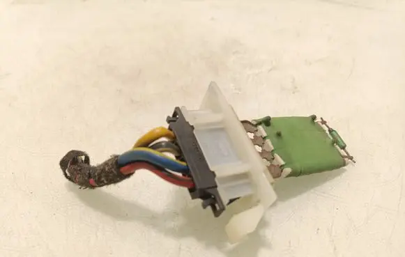 Volkswagen Jetta VI Heater blower motor/fan resistor 