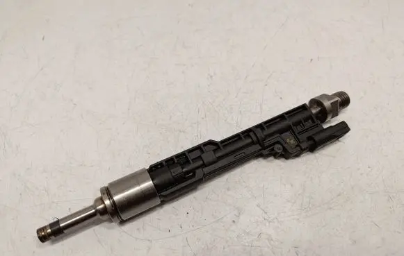 BMW 3 F30 F35 F31 Fuel injector 13647645960