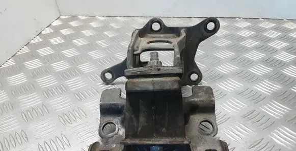 Nissan Navara D23 Engine mounting bracket