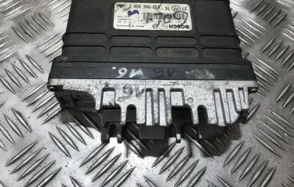 Volkswagen Golf III Engine control unit/module 0261203304 032906026e