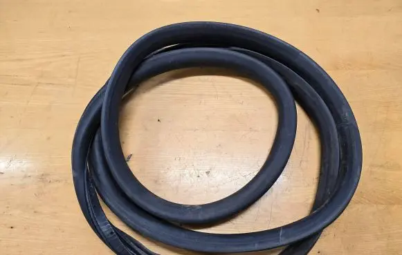Volkswagen Caddy Sliding door rubber seal 