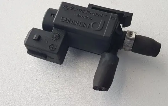 Jaguar XF X250 Vacuum valve 70435600 13T332