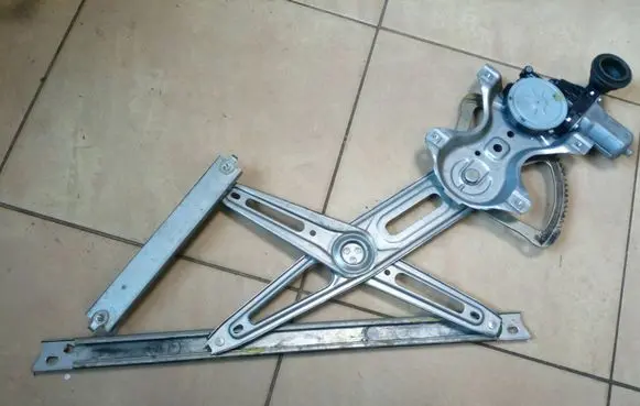 Toyota Yaris Front door electric window regulator 857100D100 NE70769