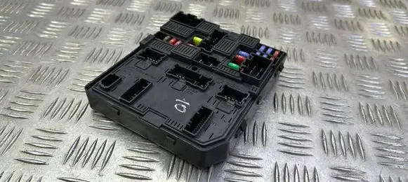 Nissan Qashqai Fuse module 284B74BA0A 521501F08 2080006308
