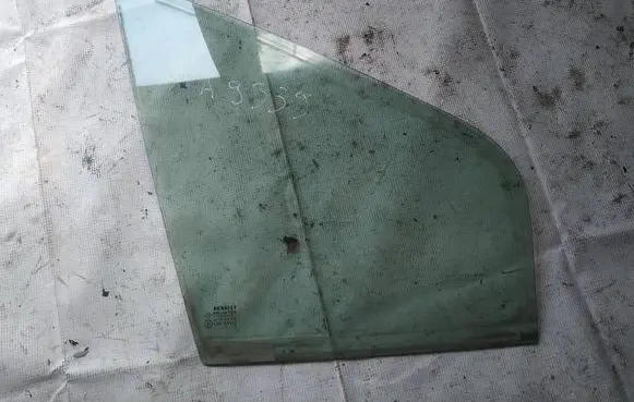Renault Scenic I Front door vent window glass four-door as2
