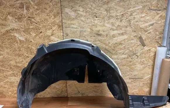 Rear arch fender liner splash guards