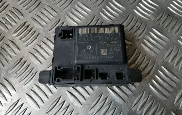 Mercedes-Benz Sprinter W906 Door control unit/module A9068205626