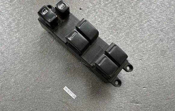Nissan Patrol Y61 Electric window control switch 25401VC005