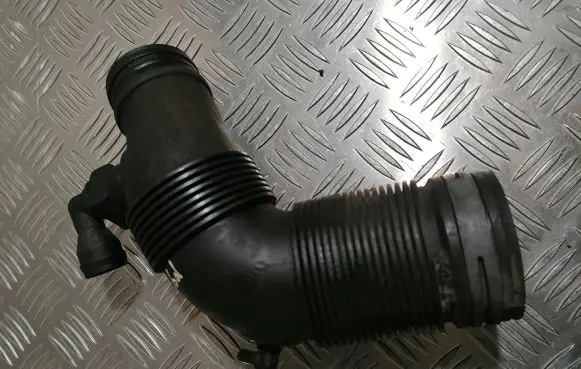 Skoda Fabia Mk1 (6Y) Air intake hose/pipe 6R0129654L