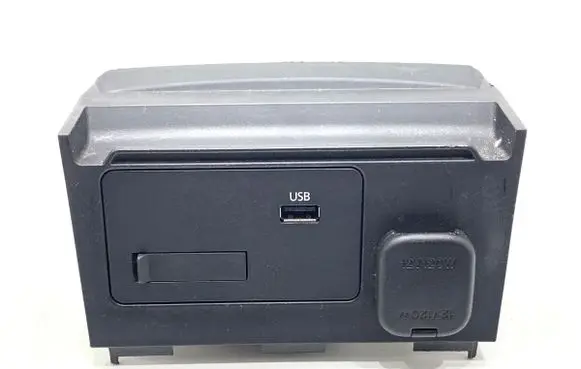 Mazda 3 USB socket connector BDGG669U0