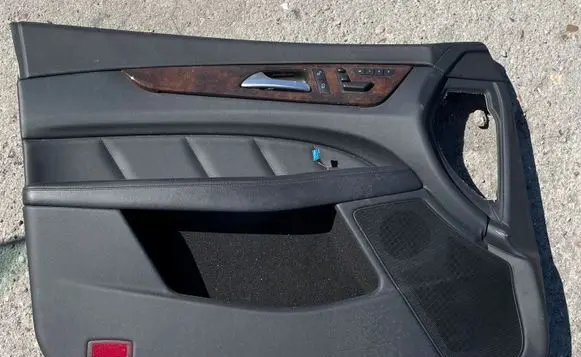 Mercedes-Benz CLS C218 X218 Front door card panel trim