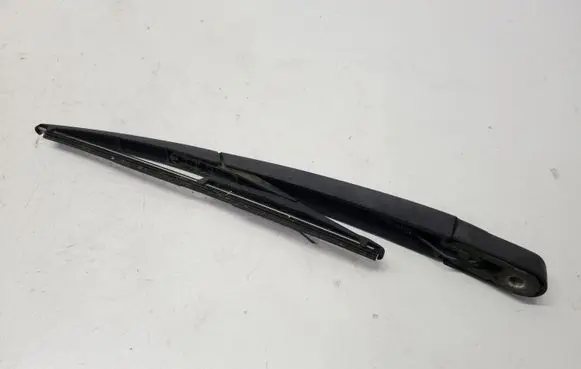 Nissan Juke I F15 Rear wiper blade arm 80019327