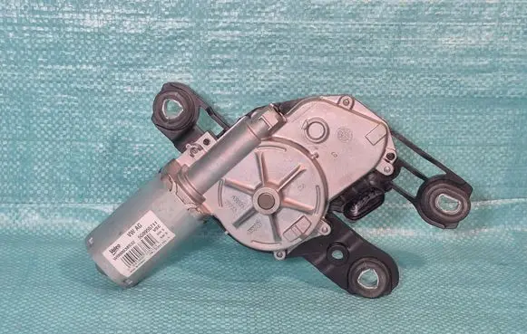 Volkswagen Golf VII Rear window wiper motor 5G0955711 372572793 043000385329