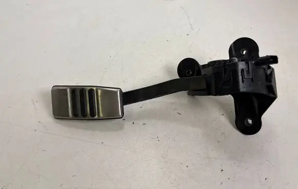 Ford Mustang VI Accelerator throttle pedal CR339F836AB