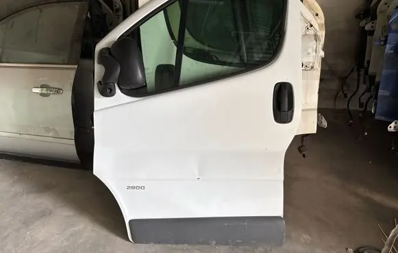 Renault Trafic II (X83) Front door 