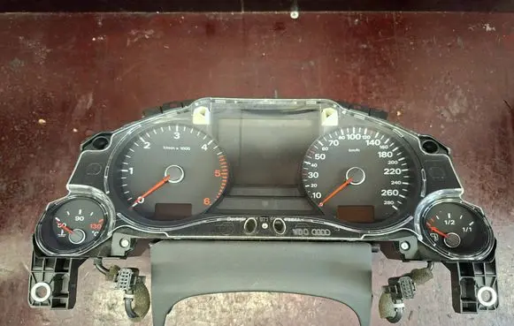 Speedometer (instrument cluster)