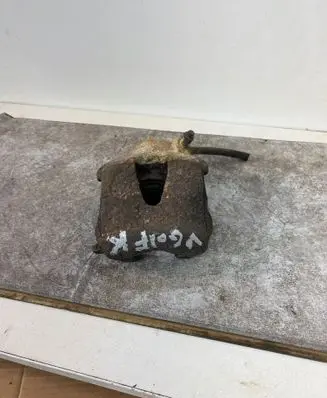 Volkswagen Golf V Front brake caliper