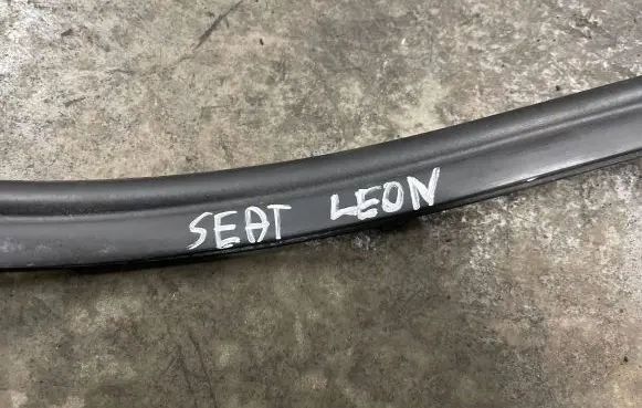 Seat Leon (5F) Engine compartment rubber 